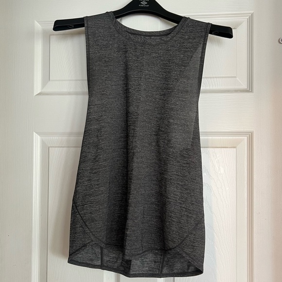 Lululemon tank - Picture 1 of 6